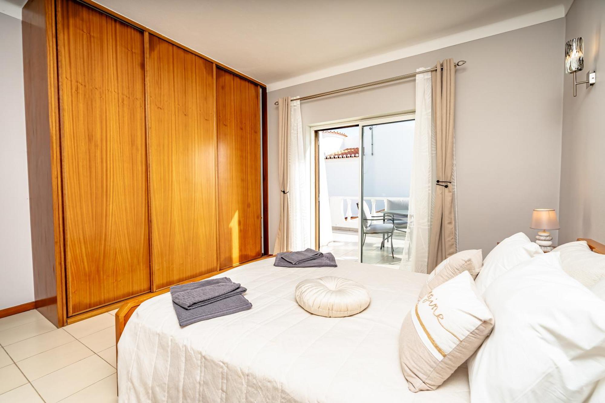 Leonie Villa Lagos