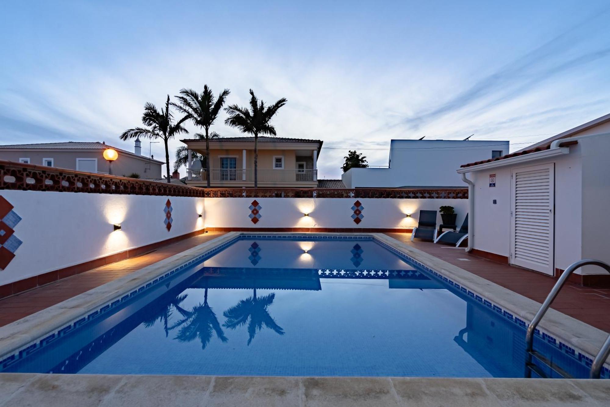 Leonie Villa Lagos